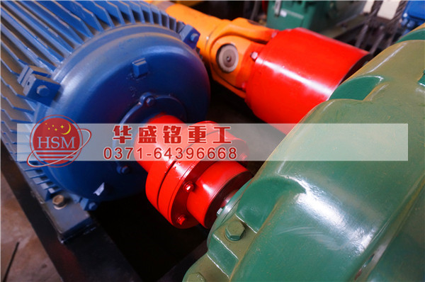 對(duì)輥碎石機(jī)圖片