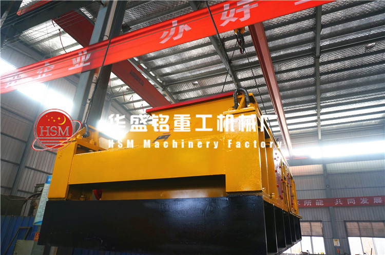 大型液壓對輥破碎機發(fā)貨圖